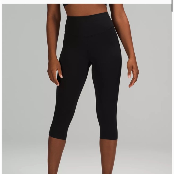 Lululemon black crops - Picture 2 of 9